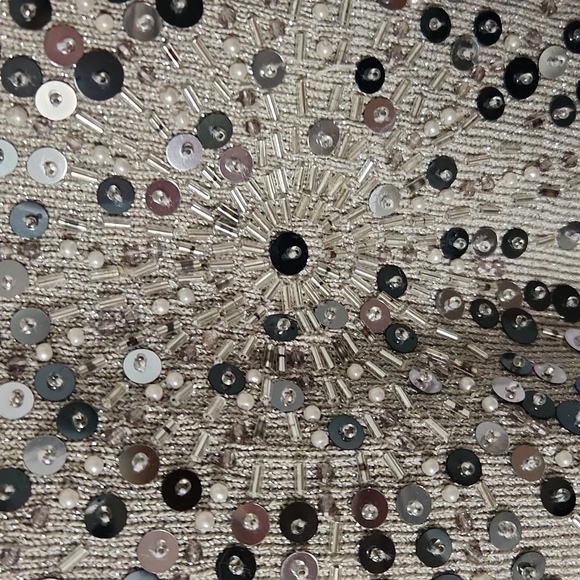 Gorgeous beaded silver knitted top - Picture 3 of 8